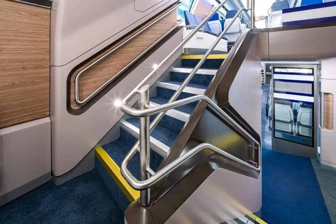 中车株洲电机使用玻璃纤维等新型复合材料制造动车组