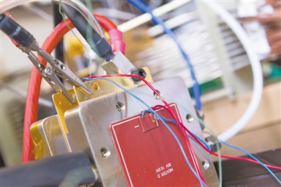 正在实验室测试的燃料电池 正在实验室测试的燃料电池