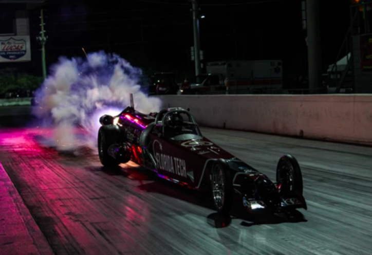 Larsen的Gen6高速赛车的慢镜头特写