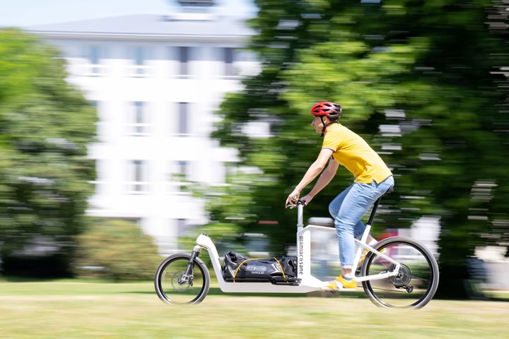 Maniac & Sane利用3D打印和复合材料开发的轻量化货运自行车 Maniac & Sane利用3D打印和复合材料开发的轻量化货运自行车